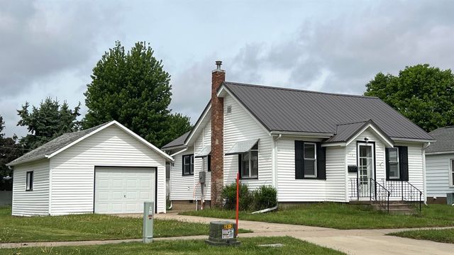 14 N Maple Avenue, New Hampton, IA 50659
