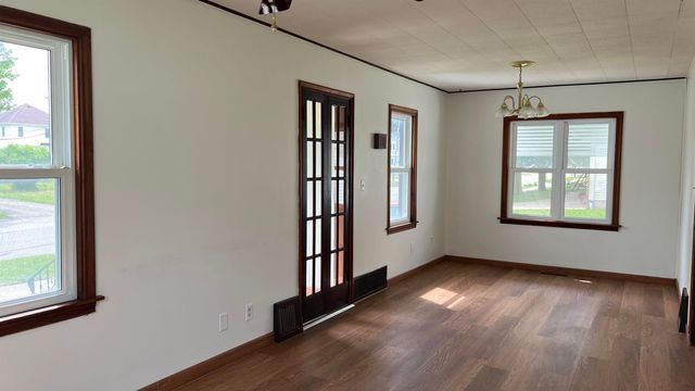 14 N Maple Avenue, New Hampton, IA 50659