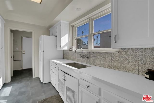 3800 Roxton Avenue, Los Angeles, CA 90008