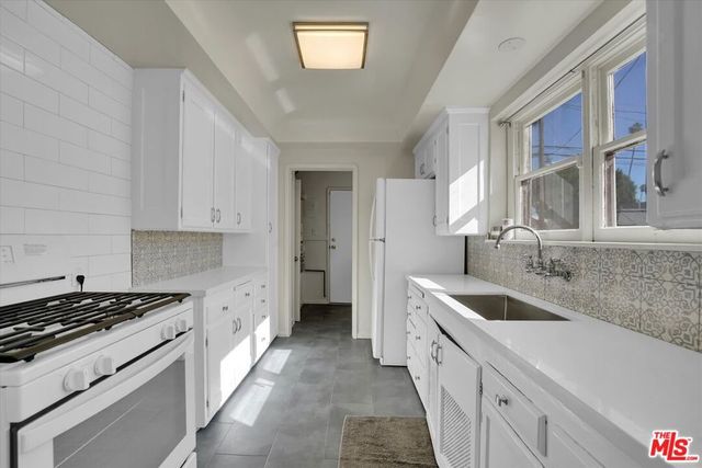 3800 Roxton Avenue, Los Angeles, CA 90008