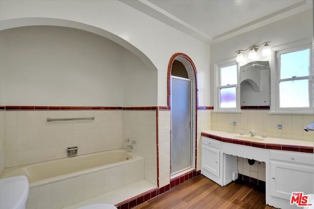 3800 Roxton Avenue, Los Angeles, CA 90008