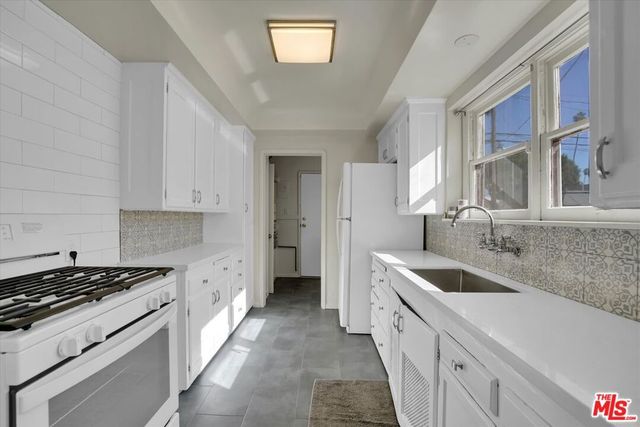 3800 Roxton Avenue, Los Angeles, CA 90008