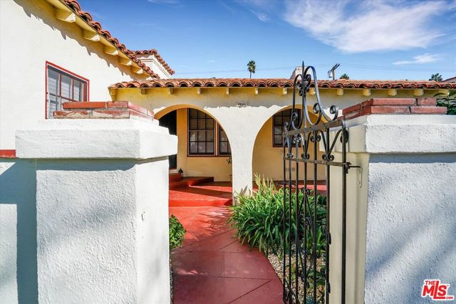 3800 Roxton Avenue, Los Angeles, CA 90008