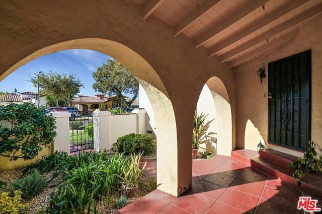 3800 Roxton Avenue, Los Angeles, CA 90008