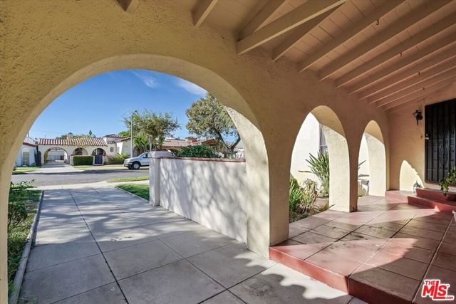 3800 Roxton Avenue, Los Angeles, CA 90008