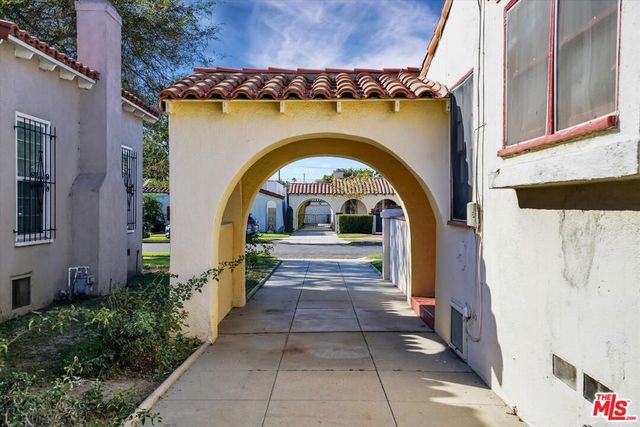 3800 Roxton Avenue, Los Angeles, CA 90008