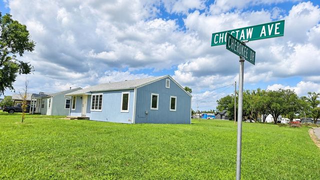 743 Choctaw, Salina, KS 67401