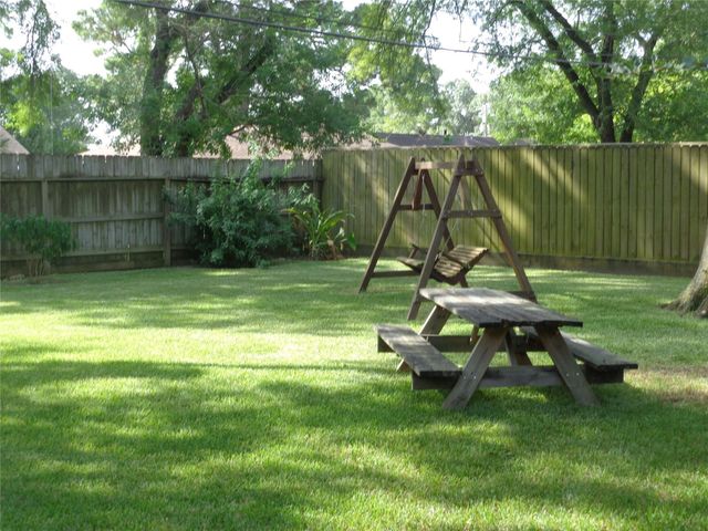 1551 Hewitt Drive, Houston, TX 77018