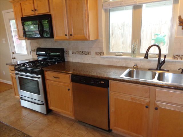 1551 Hewitt Drive, Houston, TX 77018