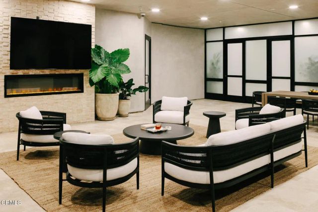 124 W Colorado Street 401, Glendale, CA 91204
