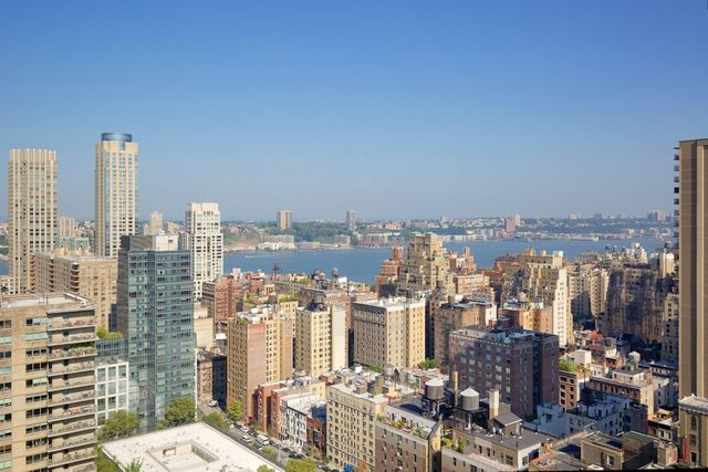 155 W 68th St Apt 1418, New York City, NY 10023