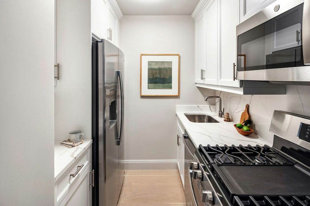 155 W 68th St Apt 1418, New York City, NY 10023