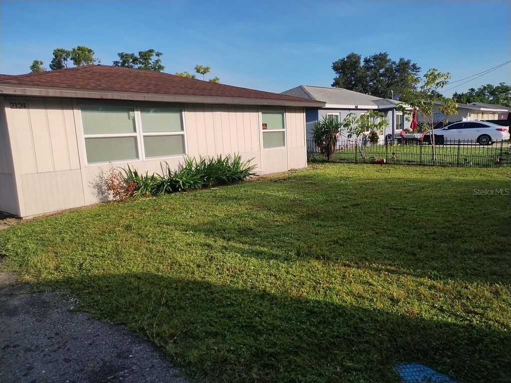2124 3RD STREET E, Bradenton, FL 34208