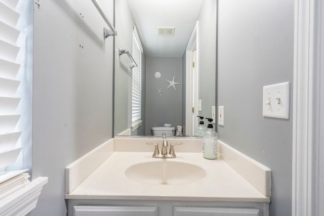 1739 Hickory Park Lane, Aurora, IL 60504