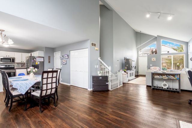 1739 Hickory Park Lane, Aurora, IL 60504