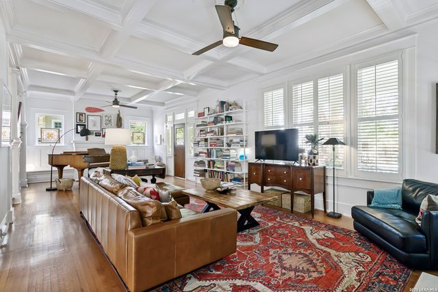 128 W Mistletoe, San Antonio, TX 78212