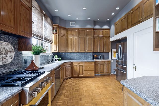 128 W Mistletoe, San Antonio, TX 78212