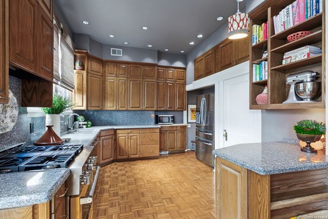 128 W Mistletoe, San Antonio, TX 78212