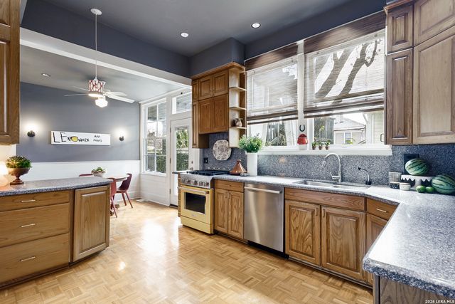 128 W Mistletoe, San Antonio, TX 78212