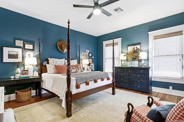 128 W Mistletoe, San Antonio, TX 78212