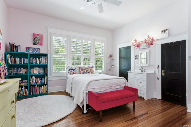 128 W Mistletoe, San Antonio, TX 78212