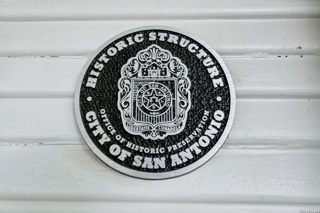 128 W Mistletoe, San Antonio, TX 78212