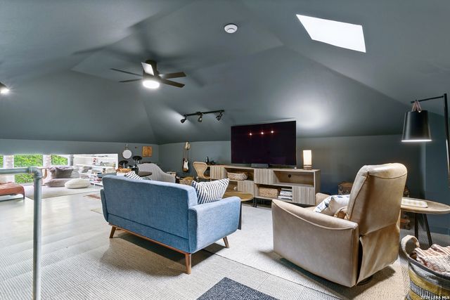 128 W Mistletoe, San Antonio, TX 78212