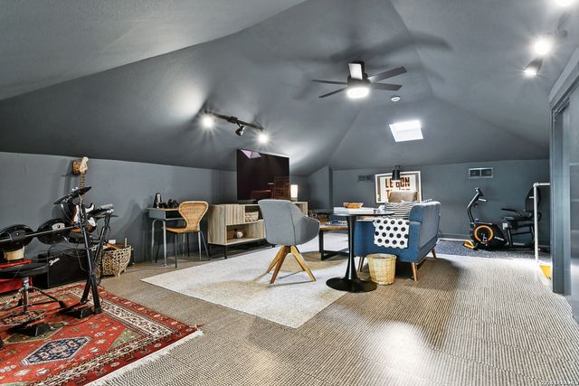 128 W Mistletoe, San Antonio, TX 78212