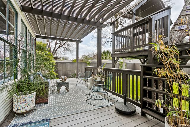 128 W Mistletoe, San Antonio, TX 78212