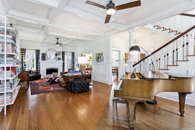 128 W Mistletoe, San Antonio, TX 78212