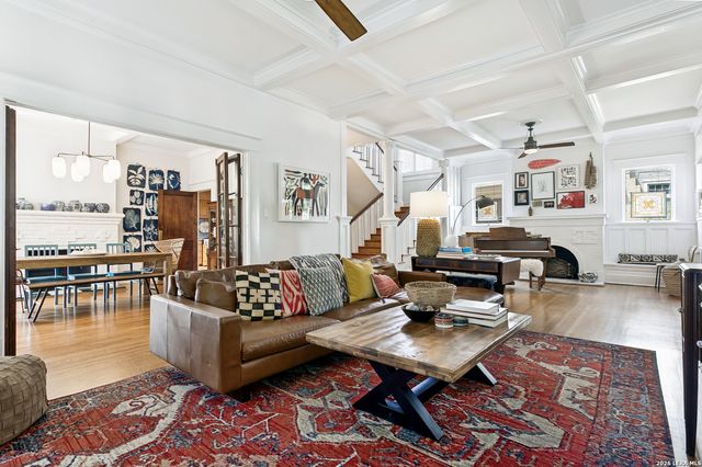 128 W Mistletoe, San Antonio, TX 78212