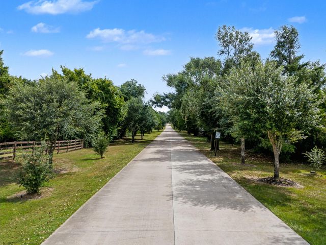405 Silverton Circle, Hempstead, TX 77445