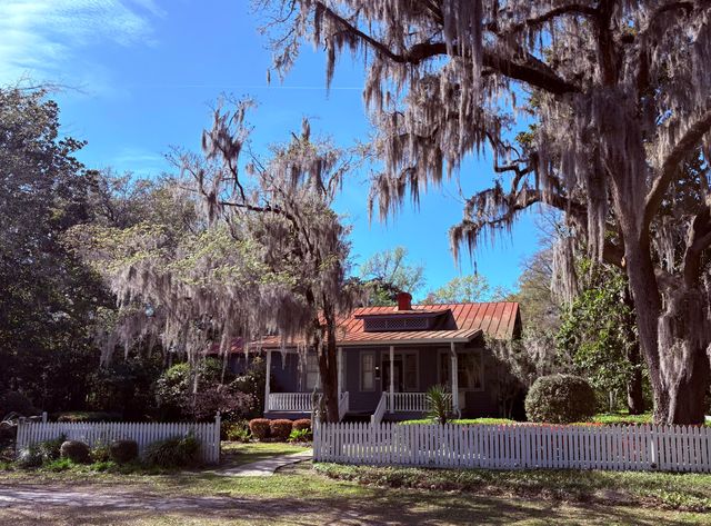 102 S Palmetto Street, Summerville, SC 29483