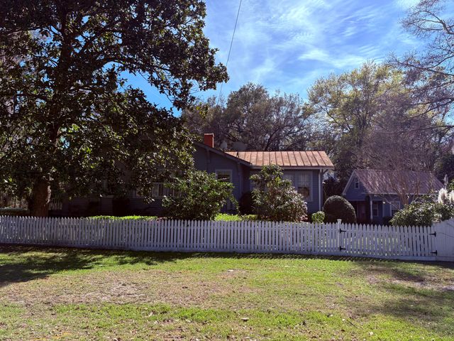 102 S Palmetto Street, Summerville, SC 29483