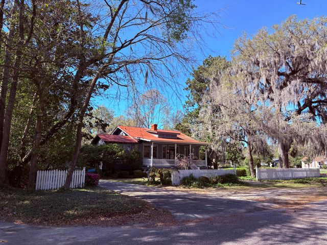 102 S Palmetto Street, Summerville, SC 29483