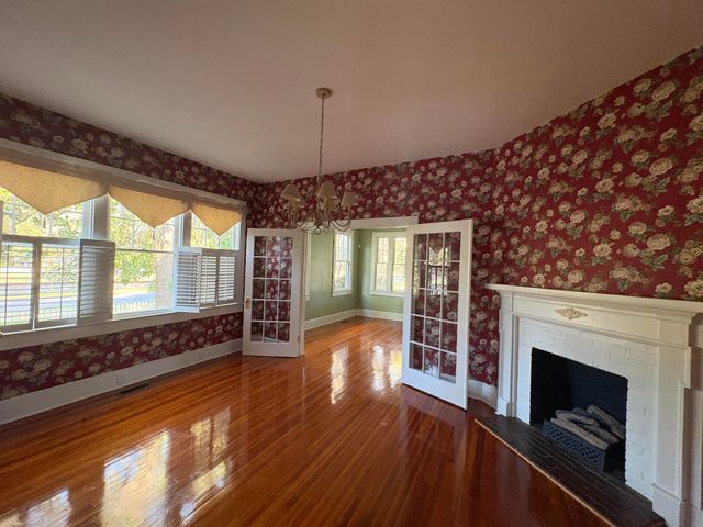 102 S Palmetto Street, Summerville, SC 29483