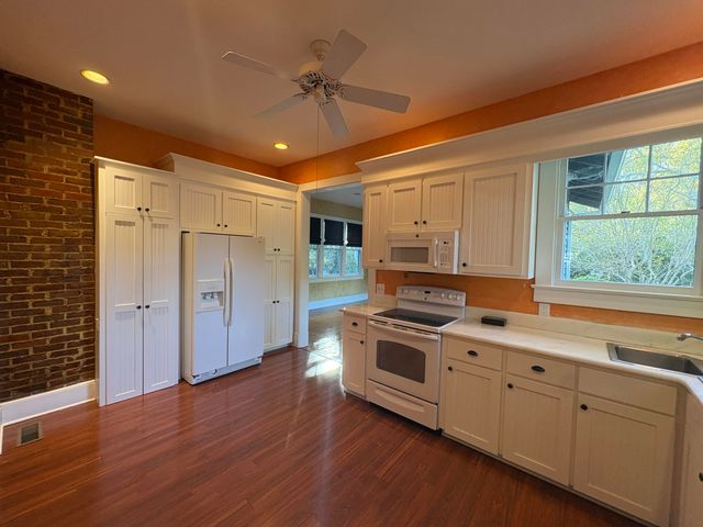102 S Palmetto Street, Summerville, SC 29483