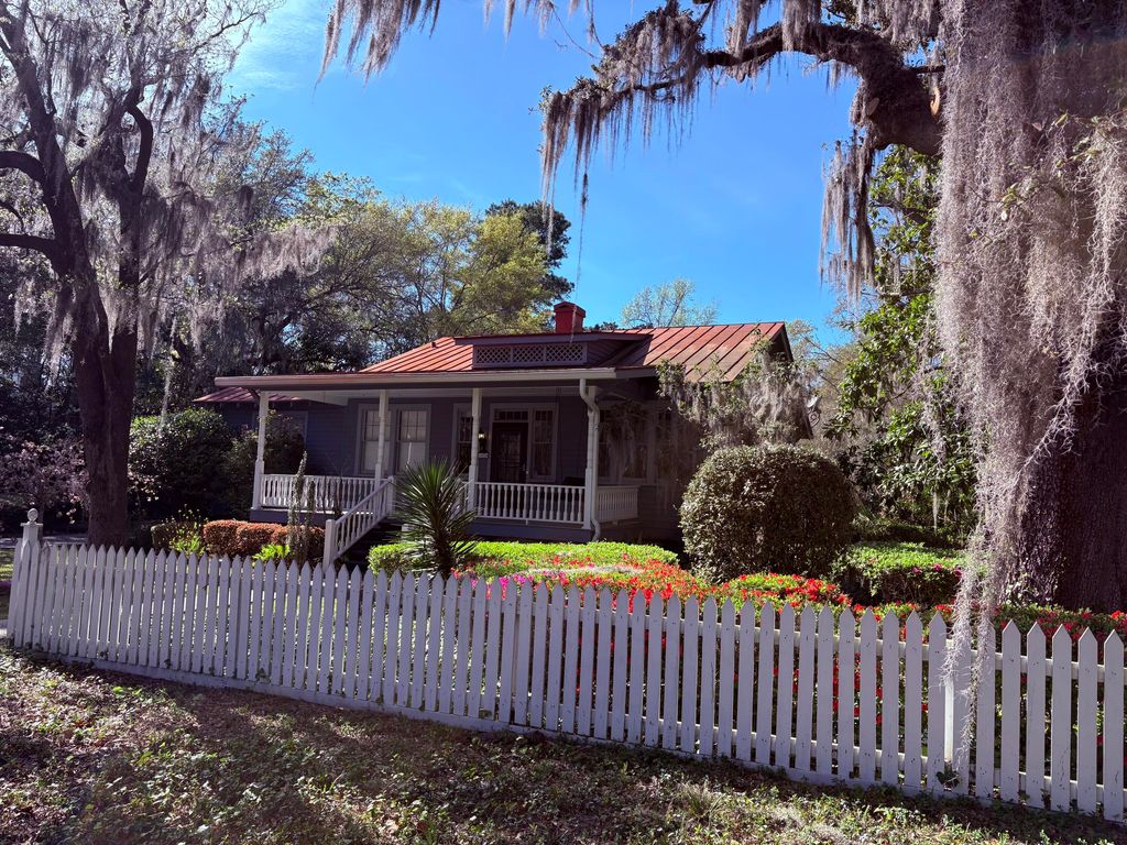 102 S Palmetto Street, Summerville, SC 29483