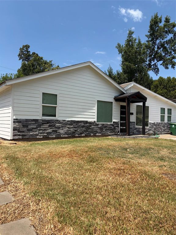 1925 Pech Road, Houston, TX 77055