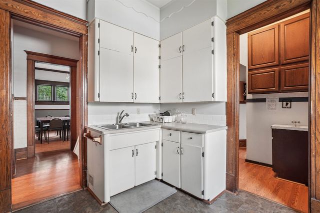 2410 College Street, Cedar Falls, IA 50613