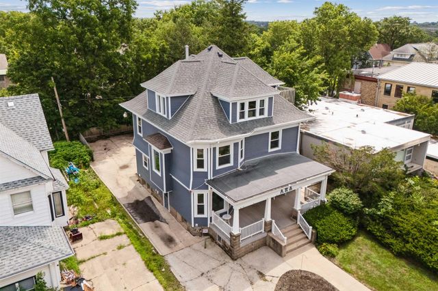 2410 College Street, Cedar Falls, IA 50613