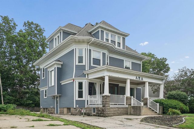 2410 College Street, Cedar Falls, IA 50613