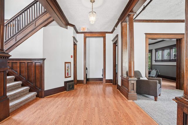 2410 College Street, Cedar Falls, IA 50613