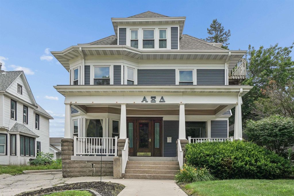 2410 College Street, Cedar Falls, IA 50613