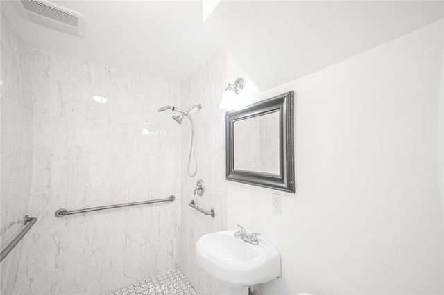 947 S Sunol Drive, Los Angeles, CA 90023