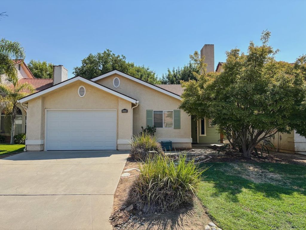 9598 N Sharon Avenue, Fresno, CA 93720