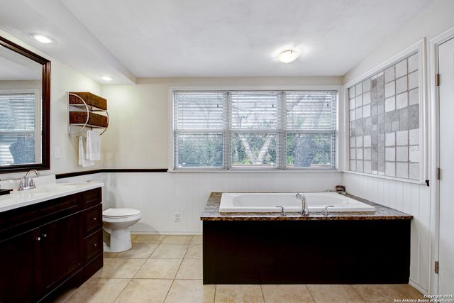 327 BURNSIDE DR, San Antonio, TX 78209