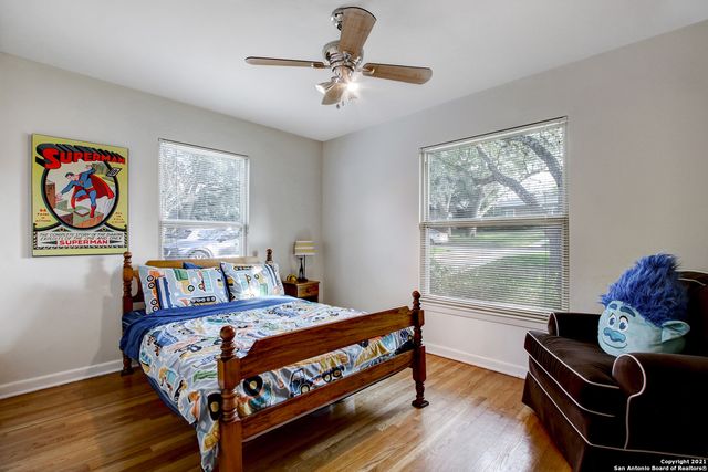 327 BURNSIDE DR, San Antonio, TX 78209