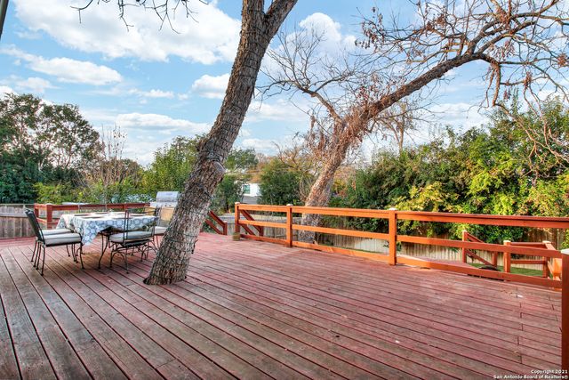 327 BURNSIDE DR, San Antonio, TX 78209