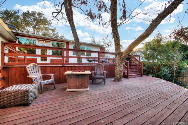 327 BURNSIDE DR, San Antonio, TX 78209